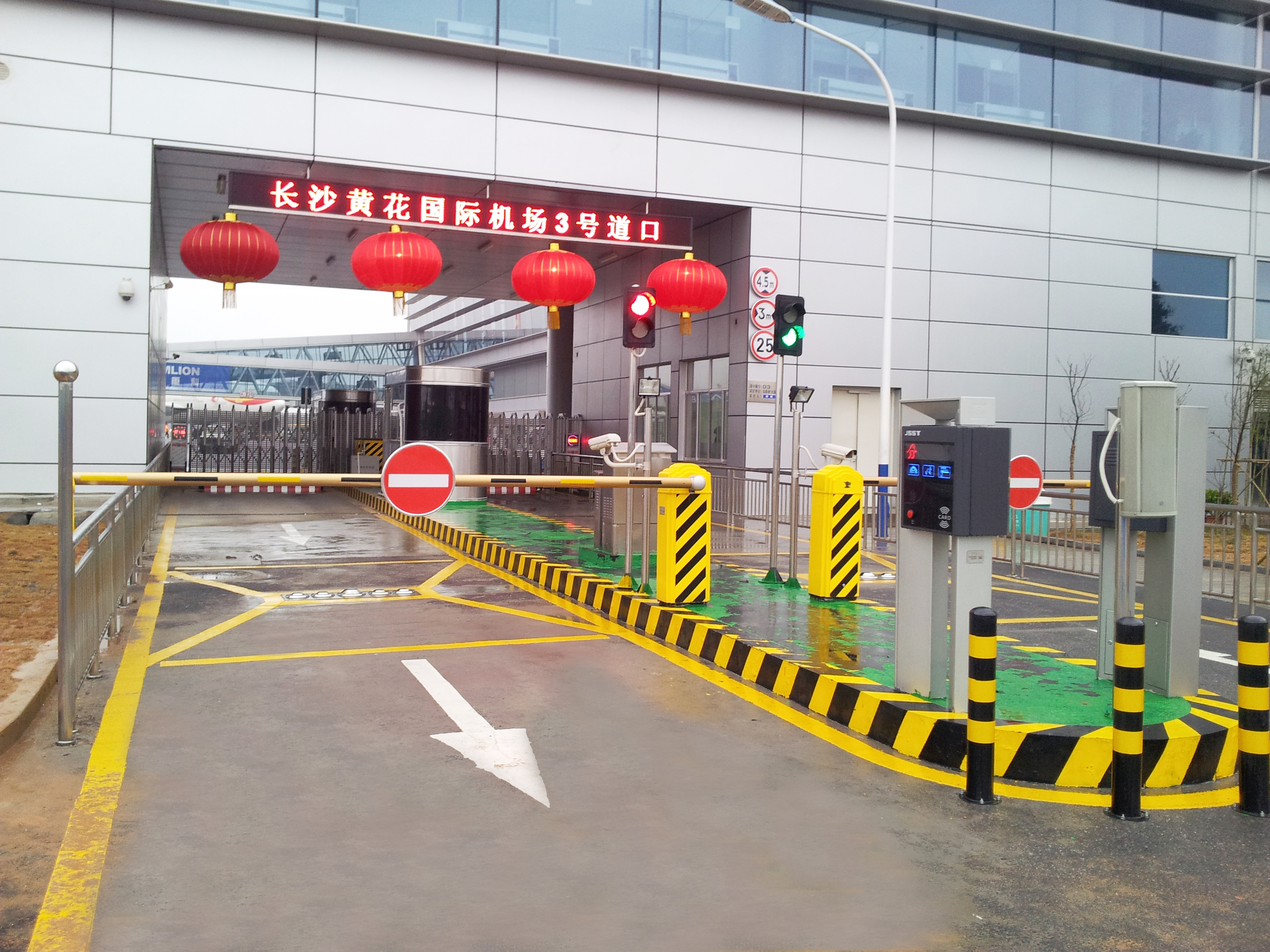 長沙國際機(jī)場道口車底安檢掃描系統(tǒng)建設(shè)