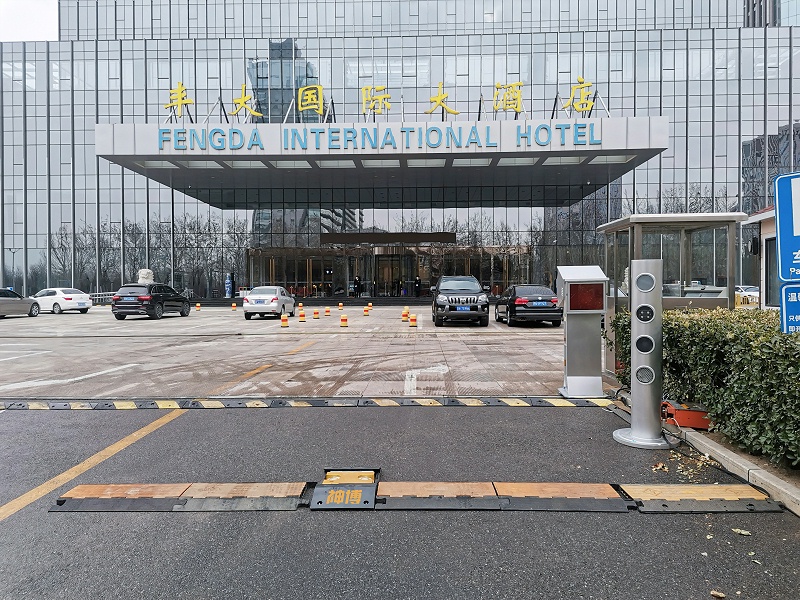 全國(guó)兩會(huì)賓館道口車底安檢系統(tǒng)