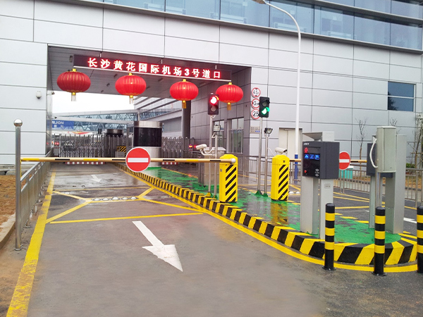 神博車底安檢系統(tǒng)機場解決方案