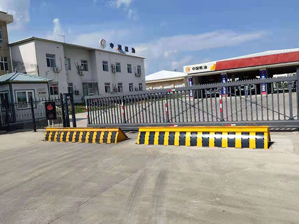 液壓路障機(jī)